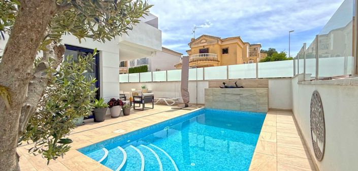 Image No.2-3 Bed Villa for sale