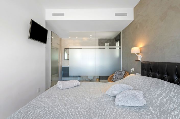 Image No.11-2 Bed Property for sale