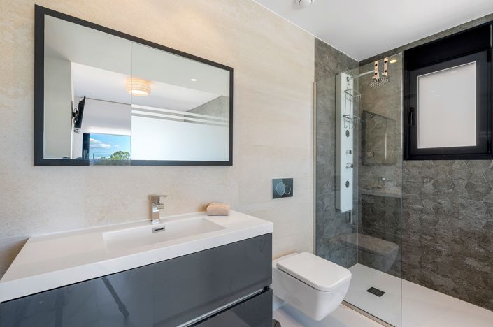 Image No.12-2 Bed Property for sale