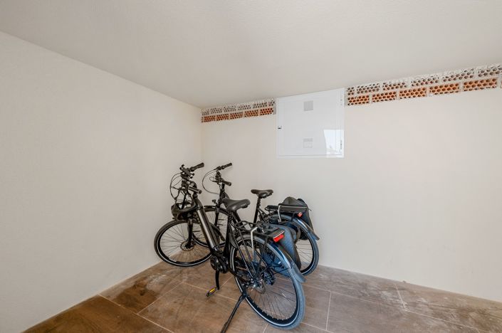 Image No.20-2 Bed Property for sale