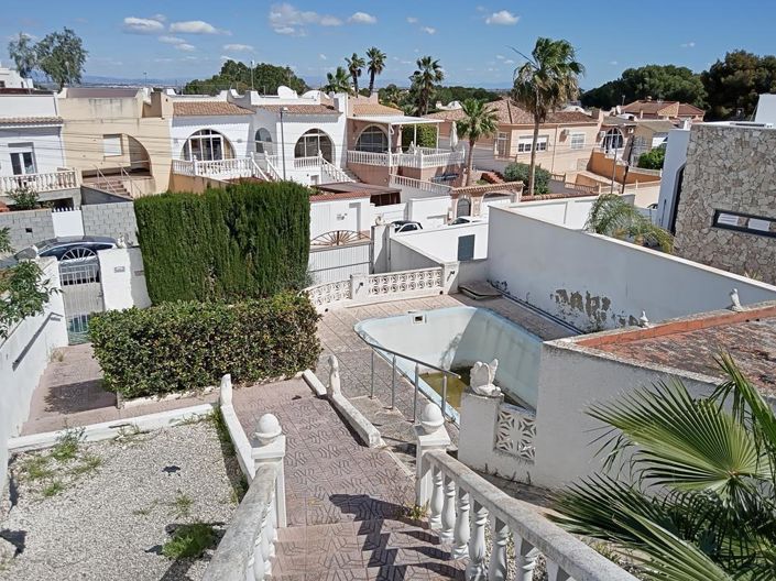 Image No.1-2 Bed House for sale