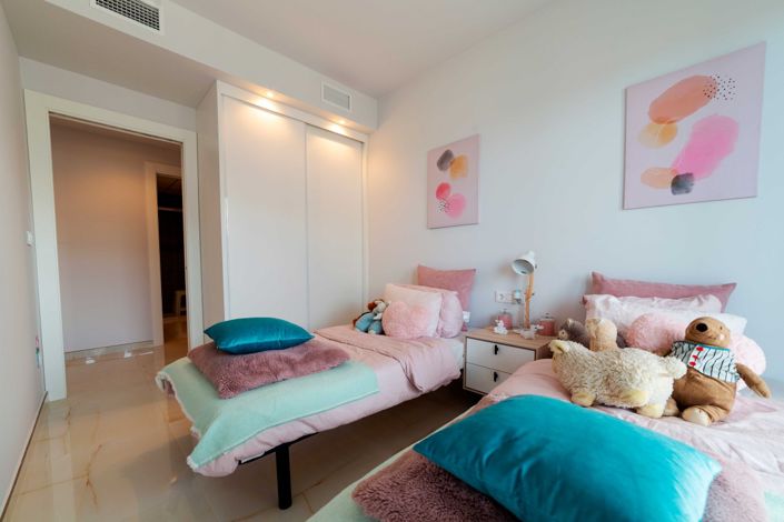 Image No.15-3 Bed House for sale