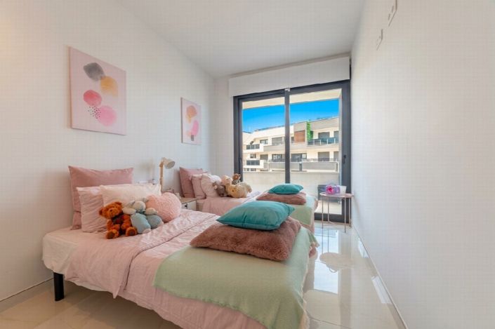 Image No.6-3 Bed Property for sale