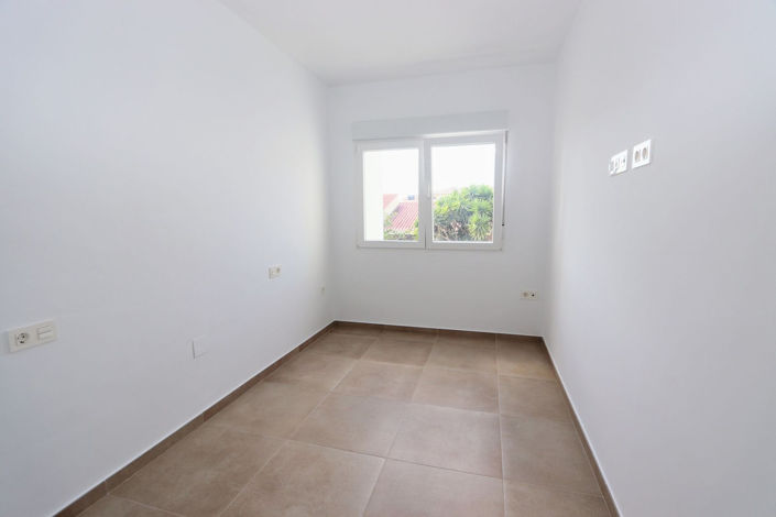 Image No.12-3 Bed House for sale