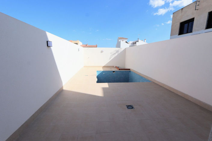 Image No.21-3 Bed House for sale