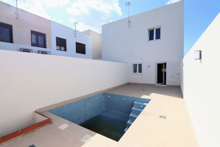 Image No.22-3 Bed House for sale