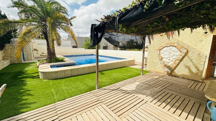 Image No.23-2 Bed Townhouse for sale