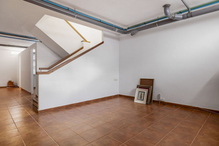 Image No.32-4 Bed Townhouse for sale