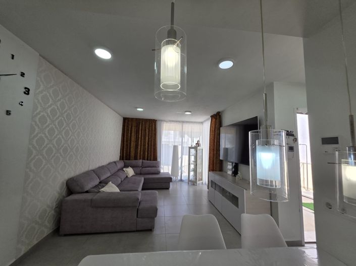 Image No.15-3 Bed House for sale