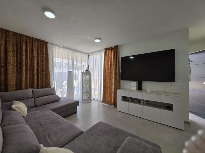 Image No.21-3 Bed House for sale