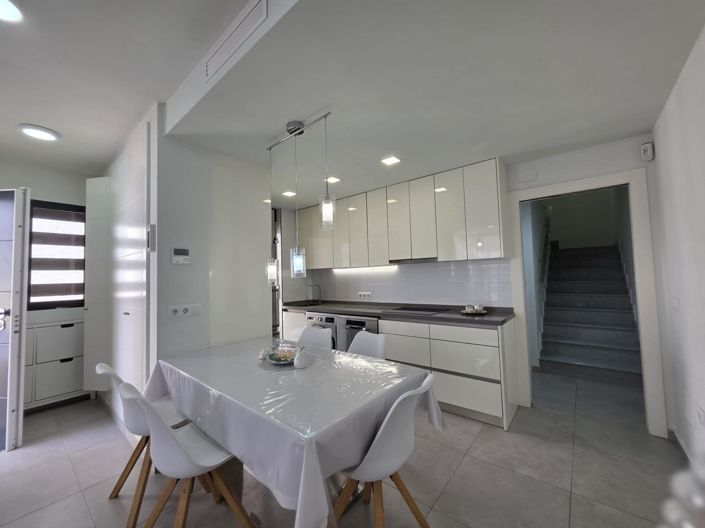 Image No.3-3 Bed House for sale