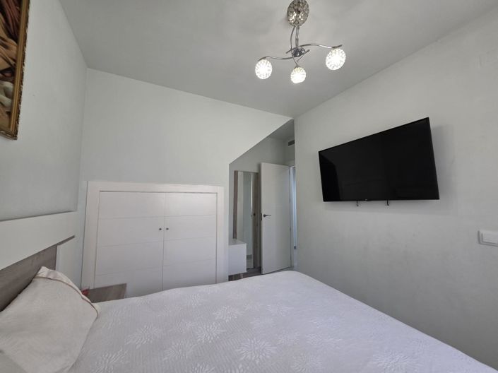 Image No.30-3 Bed House for sale