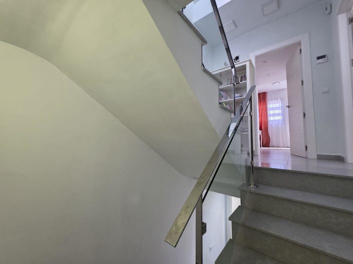 Image No.33-3 Bed House for sale