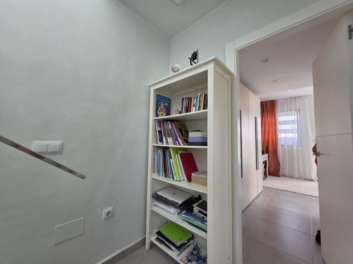 Image No.34-3 Bed House for sale