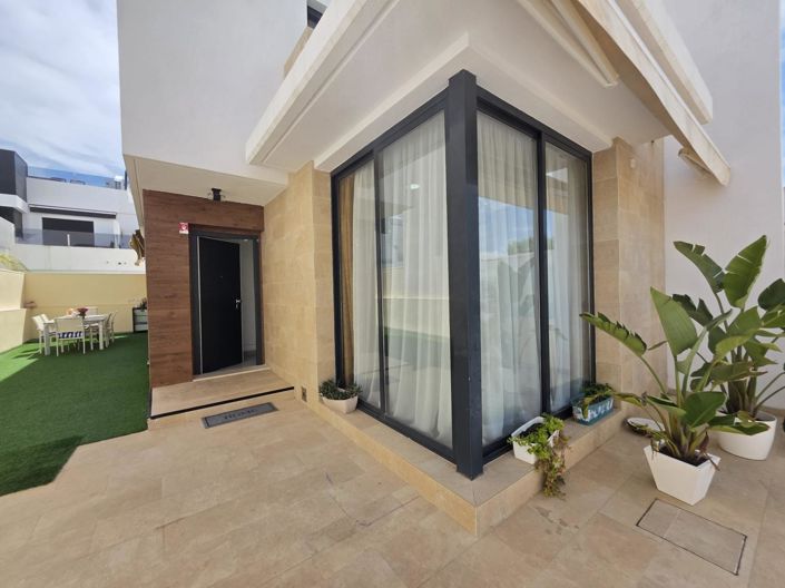 Image No.4-3 Bed House for sale