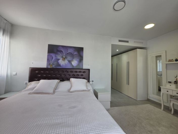 Image No.41-3 Bed House for sale