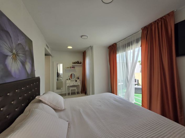 Image No.43-3 Bed House for sale