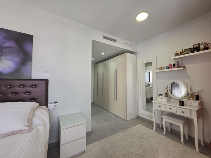 Image No.45-3 Bed House for sale