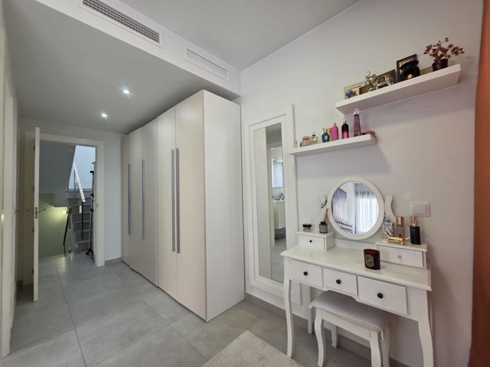 Image No.46-3 Bed House for sale