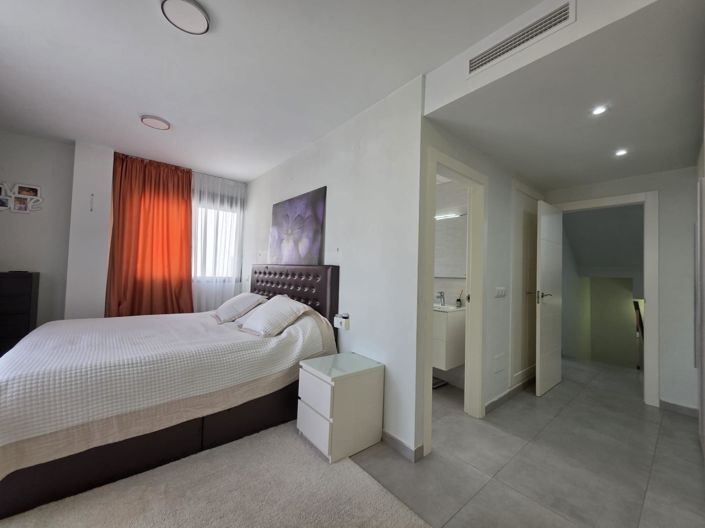 Image No.47-3 Bed House for sale