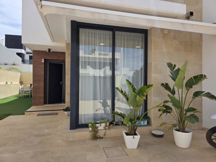 Image No.5-3 Bed House for sale