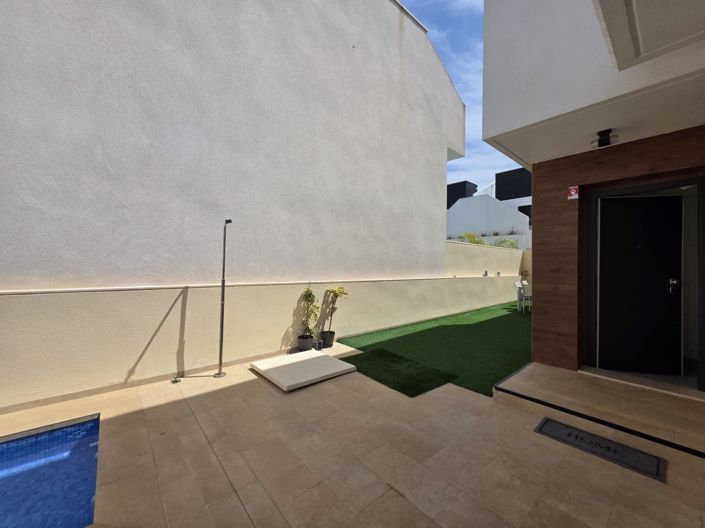 Image No.7-3 Bed House for sale