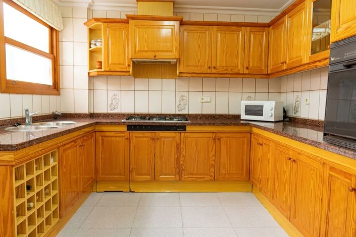 Image No.11-7 Bed Property for sale