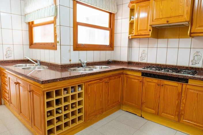Image No.12-7 Bed Property for sale