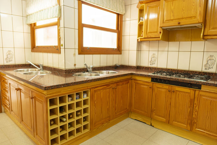 Image No.12-7 Bed Apartment for sale