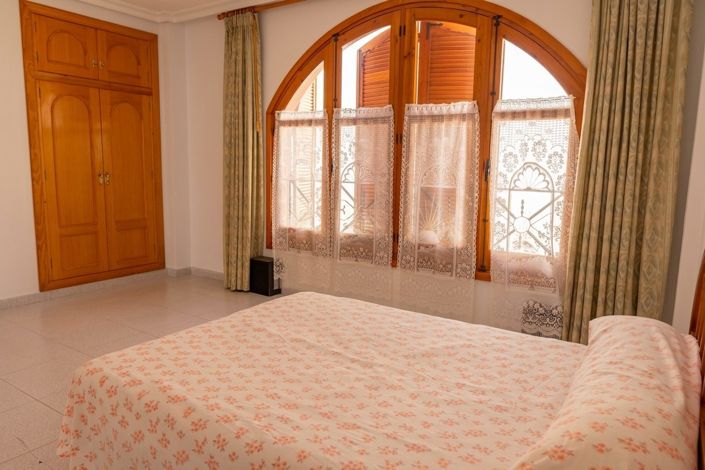 Image No.14-7 Bed Property for sale