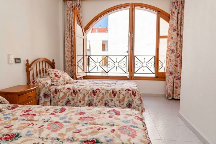 Image No.17-7 Bed Property for sale