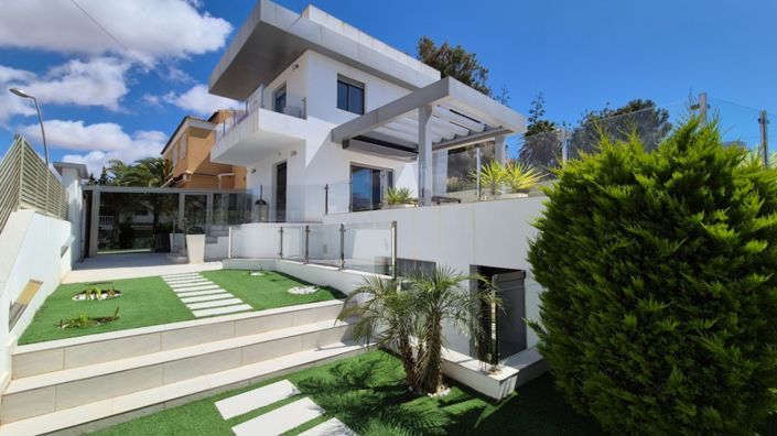 Image No.1-4 Bed Villa for sale