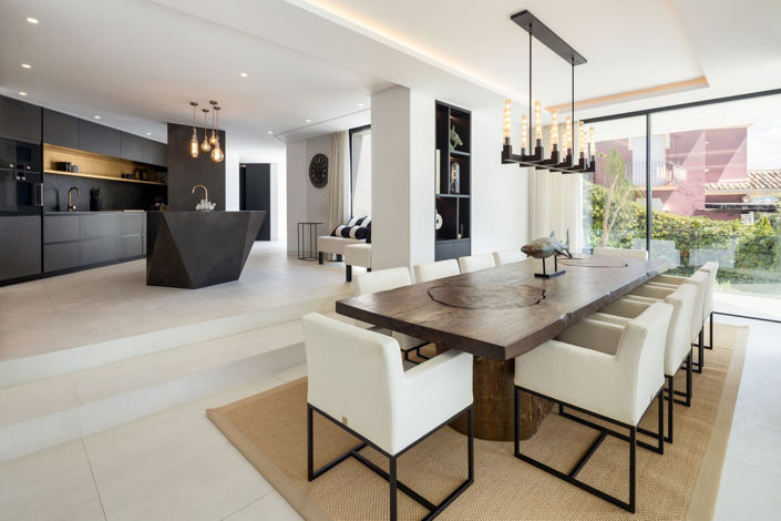 Image No.6-5 Bed House for sale
