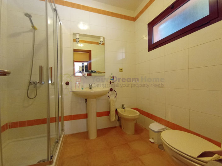 Image No.15-3 Bed House for sale