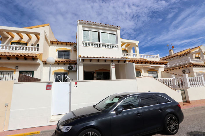 Image No.1-3 Bed House for sale