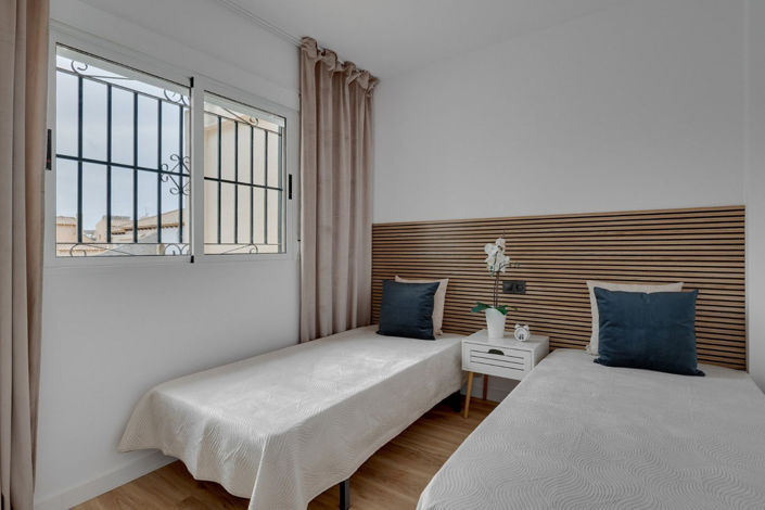 Image No.18-3 Bed House for sale