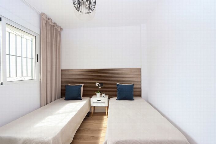 Image No.18-3 Bed House for sale