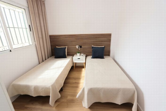 Image No.19-3 Bed House for sale