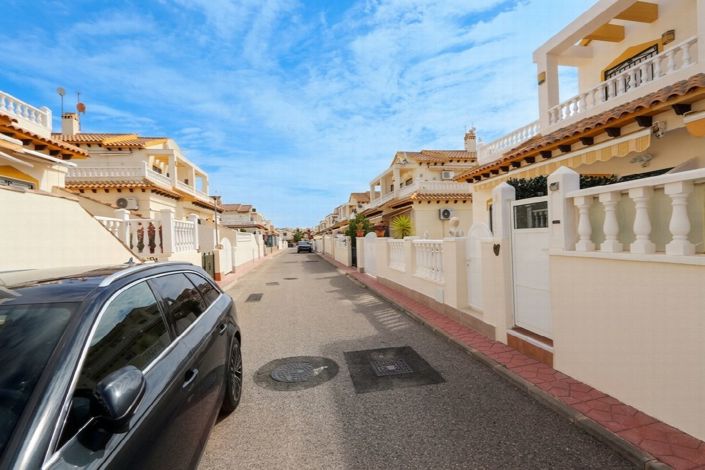 Image No.36-3 Bed House for sale