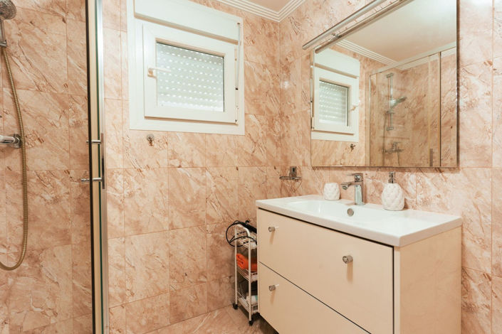 Image No.50-7 Bed House for sale