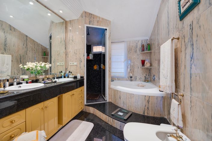 Image No.17-4 Bed Villa for sale