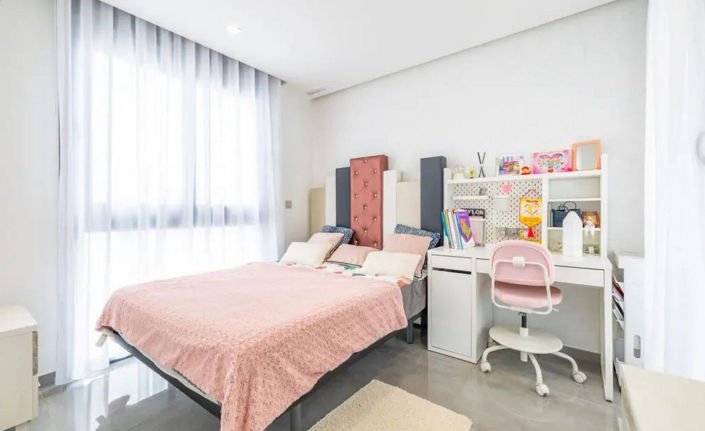 Image No.10-3 Bed House for sale