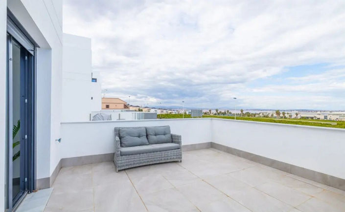 Image No.17-3 Bed House for sale