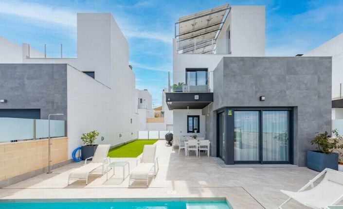 Image No.18-3 Bed Villa for sale