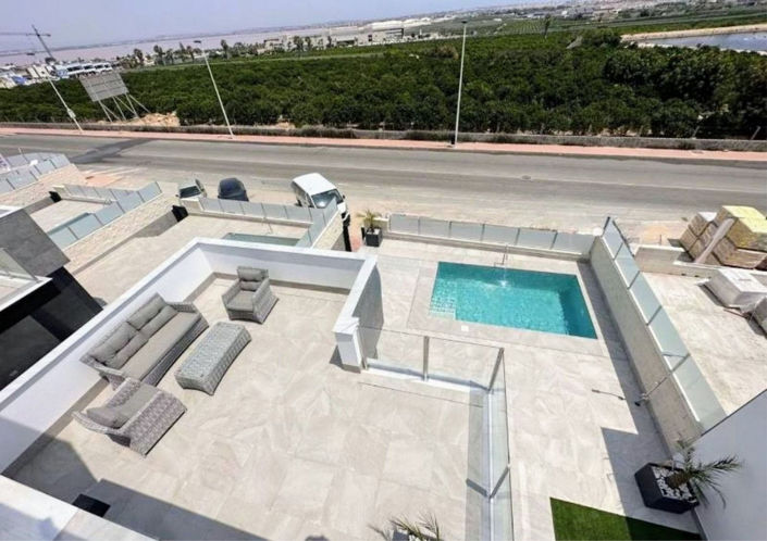 Image No.19-3 Bed House for sale