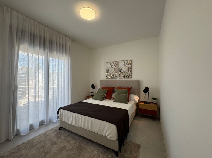 Image No.4-2 Bed House for sale