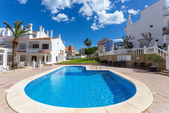 Image No.1-3 Bed Townhouse for sale