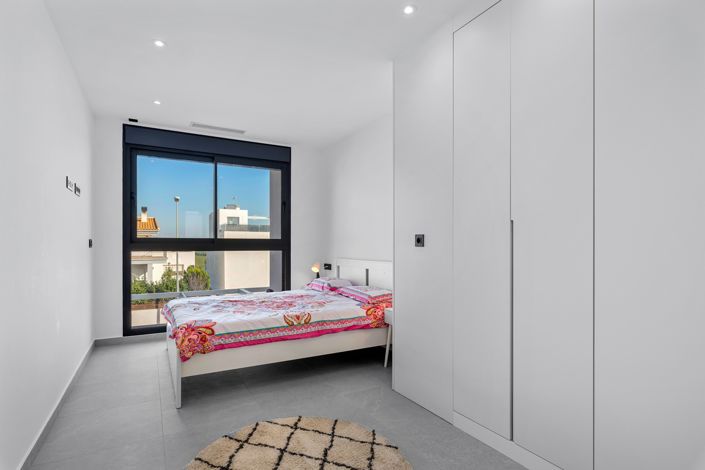 Image No.12-4 Bed Villa for sale