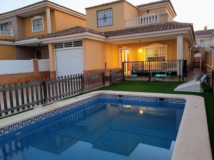 Image No.1-3 Bed House for sale