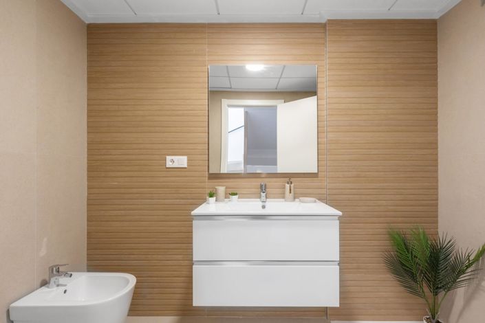 Image No.35-4 Bed Townhouse for sale